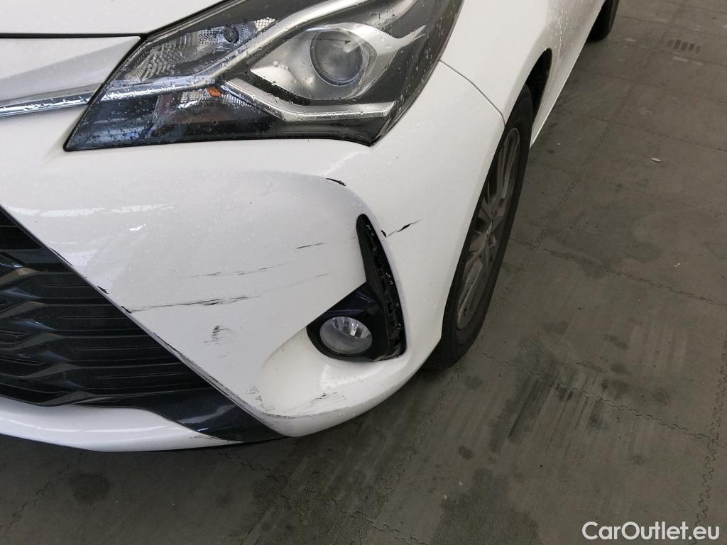  Toyota  Yaris TOYOTA  / 2017 / 5P / berlina con portón 1.5 100H Active #15
