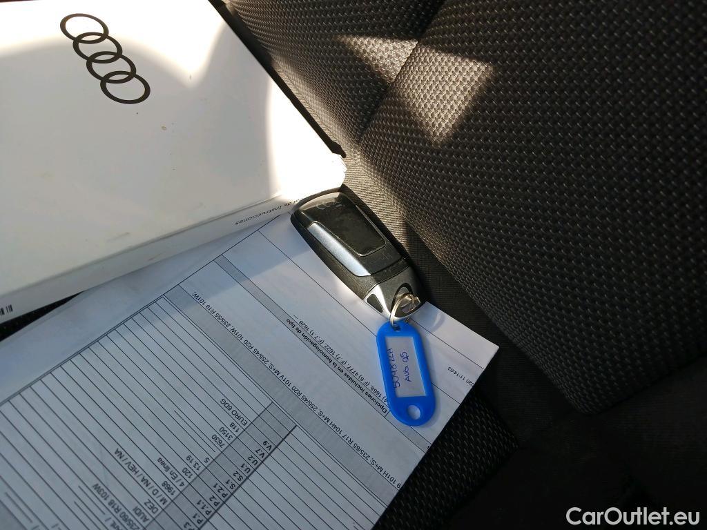  Audi  Q5 AUDI  / 2016 / 5P / todoterreno Design 35 TDI 120kW S tronic (AC) #2