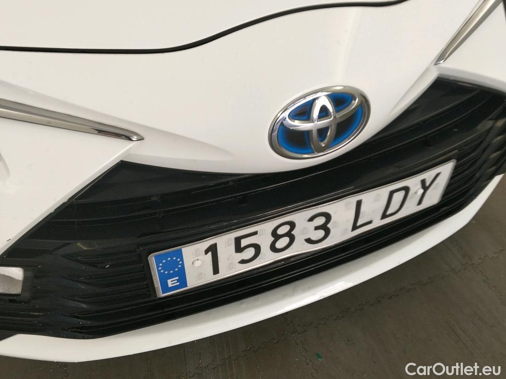  Toyota  Yaris TOYOTA  / 2017 / 5P / berlina con portón 1.5 100H Active #15