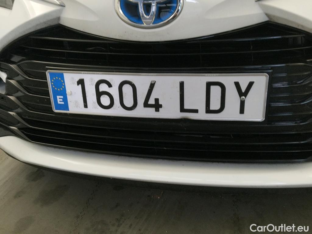 Toyota  Yaris TOYOTA  / 2017 / 5P / berlina con portón 1.5 100H Active #15