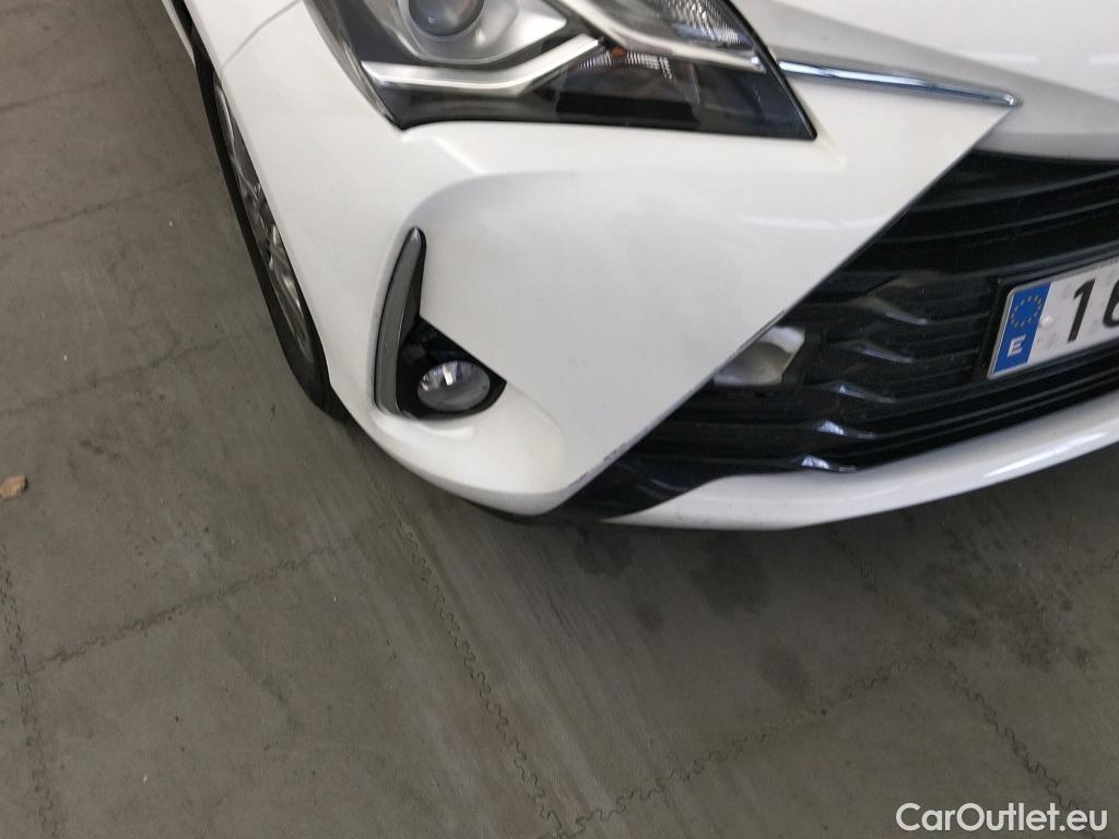  Toyota  Yaris TOYOTA  / 2017 / 5P / berlina con portón 1.5 100H Active #9