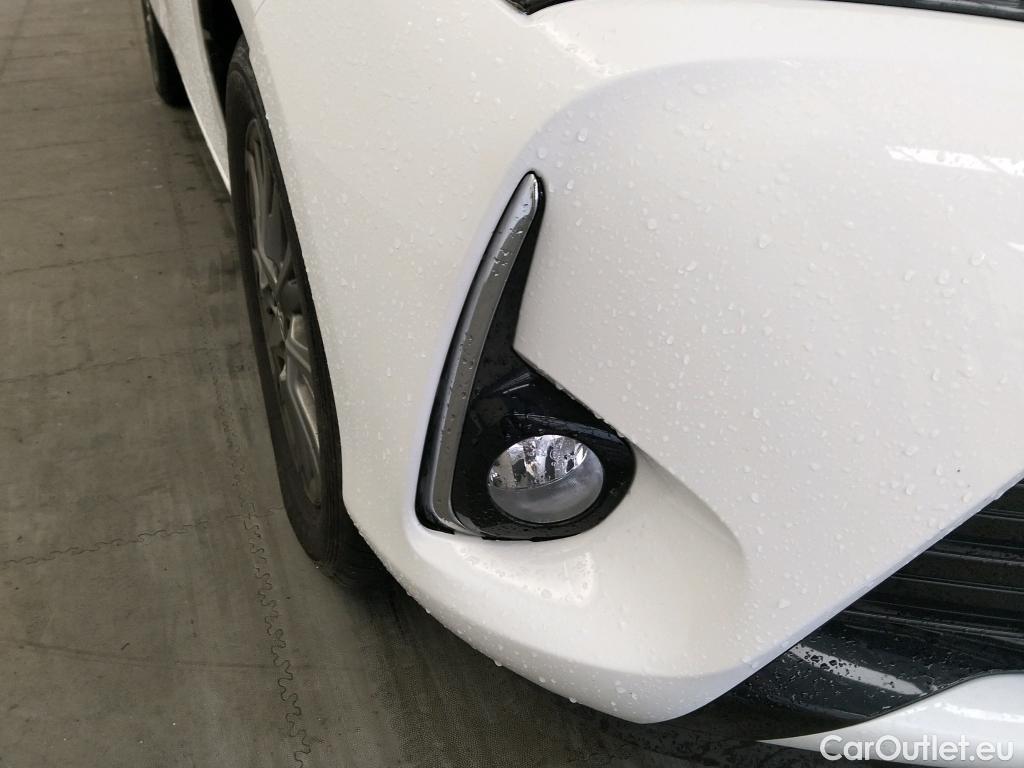  Toyota  Yaris TOYOTA  / 2017 / 5P / berlina con portón 1.5 100H Active #7