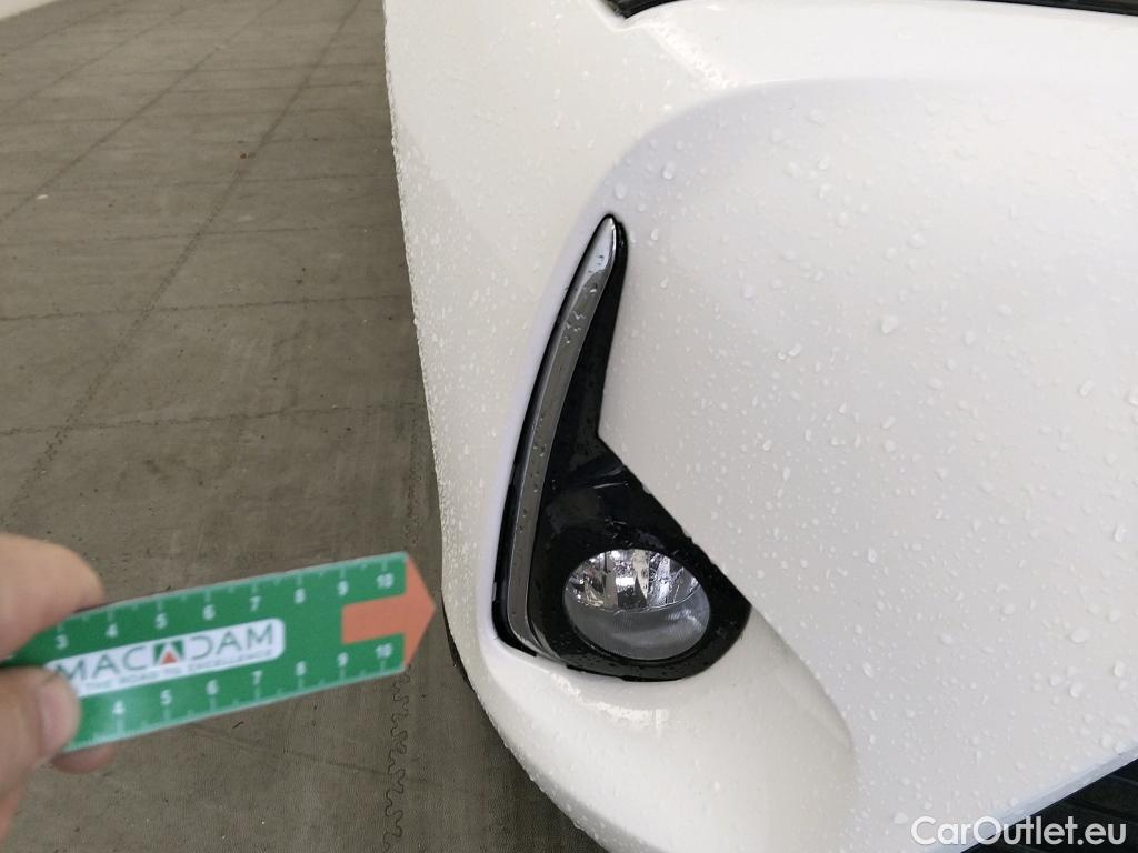  Toyota  Yaris TOYOTA  / 2017 / 5P / berlina con portón 1.5 100H Active #8