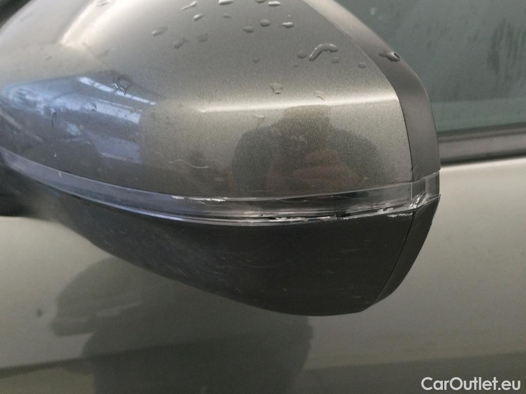  Peugeot  3008 PEUGEOT  / 2016 / 5P / todoterreno 1.5L BlueHDi 96kW (130CV) S&S Active (AC2) #33