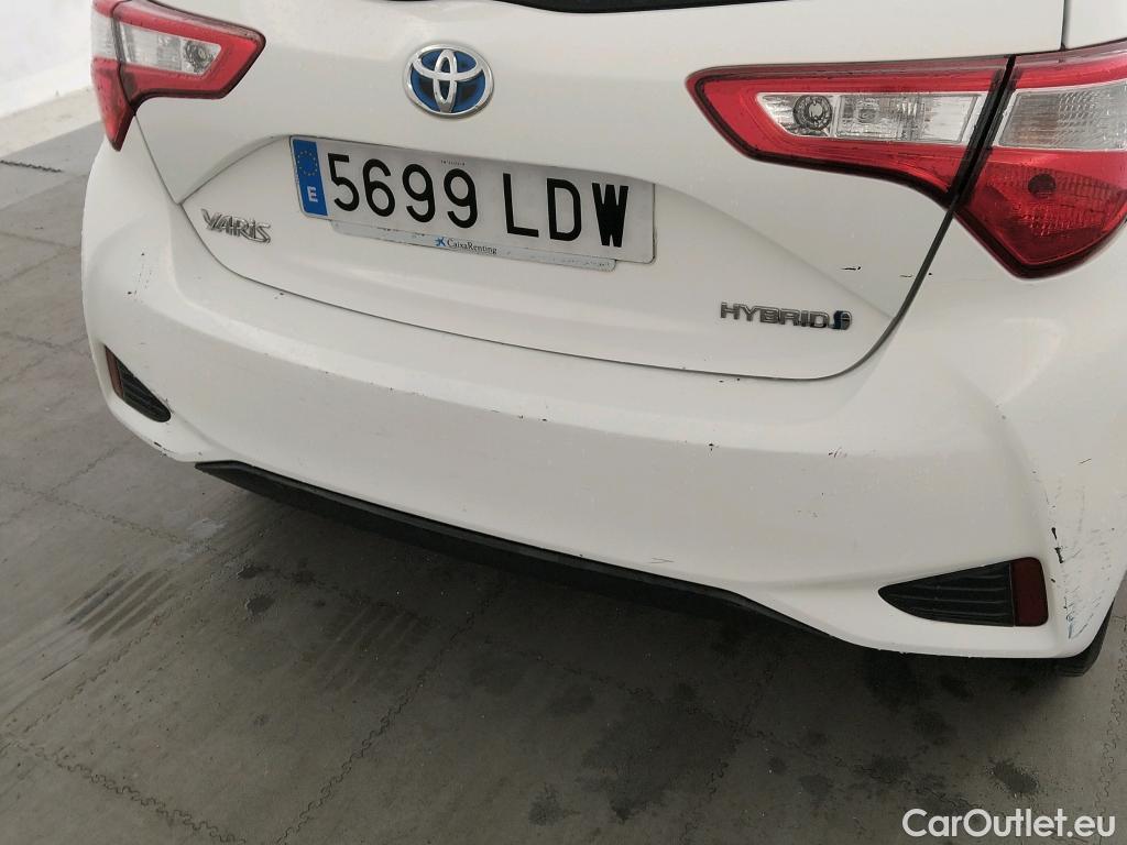  Toyota  Yaris TOYOTA  / 2017 / 5P / berlina con portón 1.5 100H Active #17