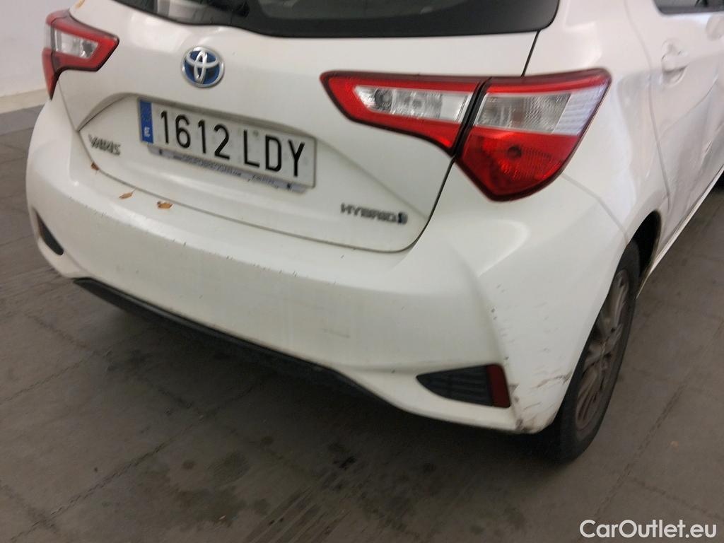  Toyota  Yaris TOYOTA  / 2017 / 5P / berlina con portón 1.5 100H Active #11