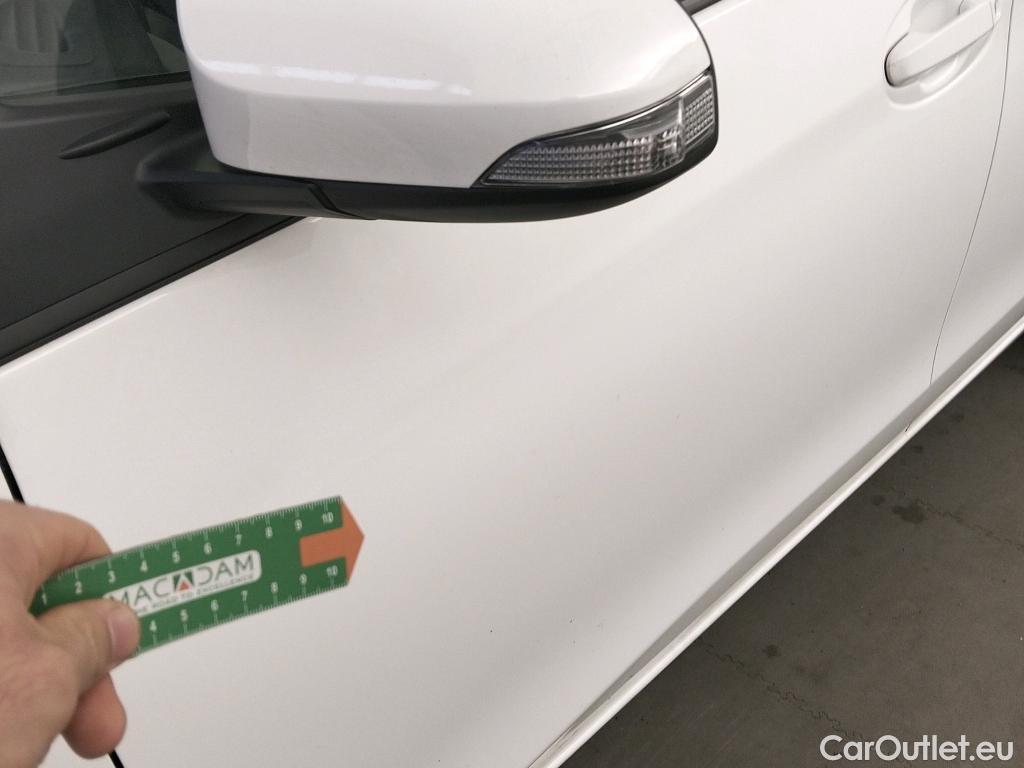  Toyota  Yaris TOYOTA  / 2017 / 5P / berlina con portón 1.5 100H Active #7