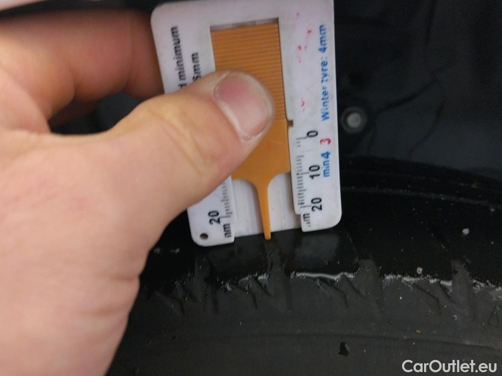  Toyota  Yaris TOYOTA  / 2017 / 5P / berlina con portón 1.5 100H Active #14