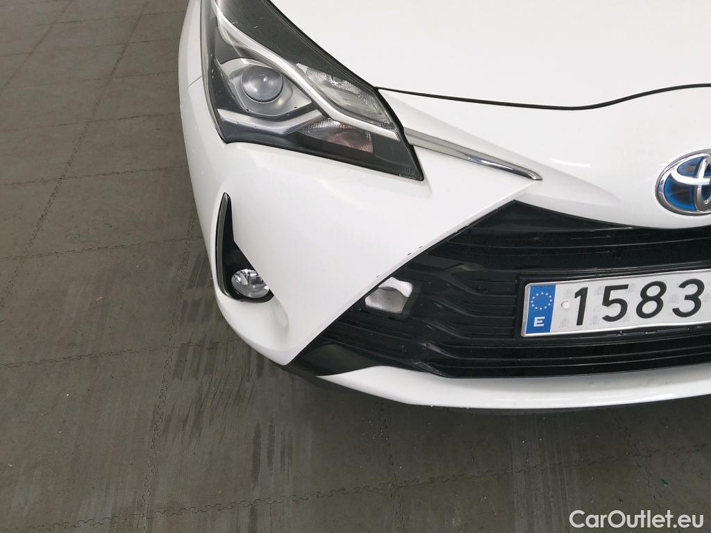  Toyota  Yaris TOYOTA  / 2017 / 5P / berlina con portón 1.5 100H Active #19