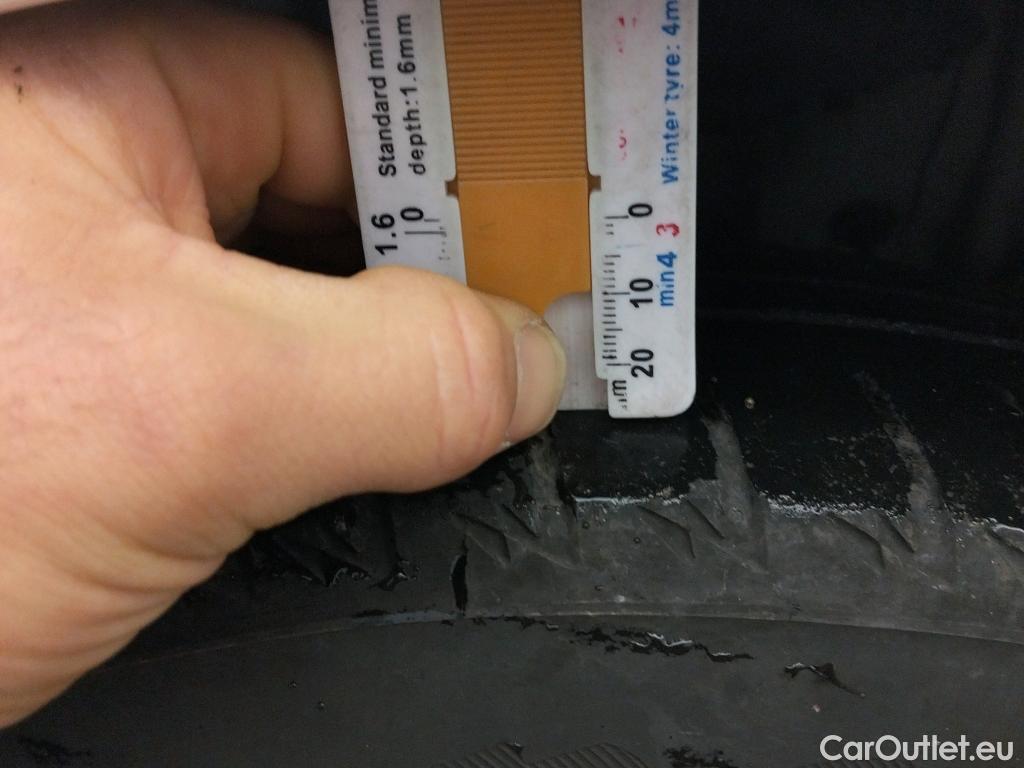  Toyota  Yaris TOYOTA  / 2017 / 5P / berlina con portón 1.5 100H Active #11