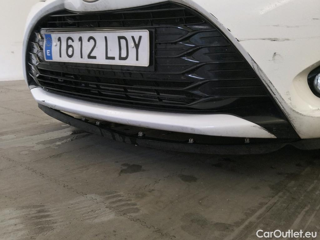 Toyota  Yaris TOYOTA  / 2017 / 5P / berlina con portón 1.5 100H Active #29