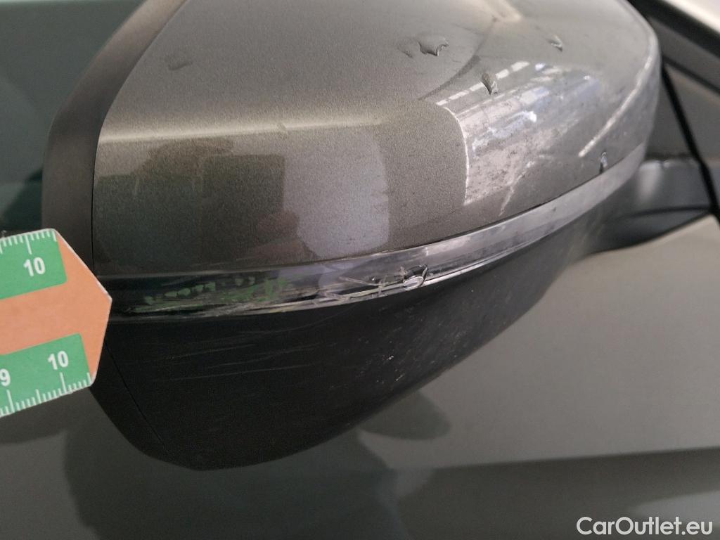  Peugeot  3008 PEUGEOT  / 2016 / 5P / todoterreno 1.5L BlueHDi 96kW (130CV) S&S Active (AC2) #31