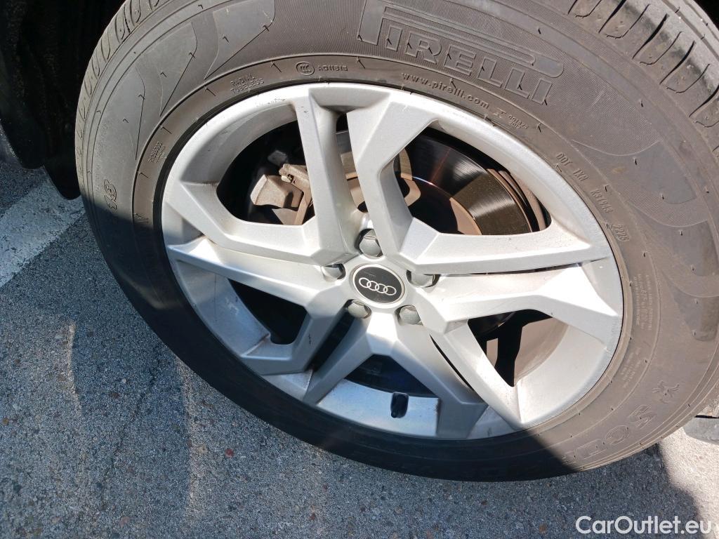  Audi  Q5 AUDI  / 2016 / 5P / todoterreno Design 35 TDI 120kW S tronic (AC) #9