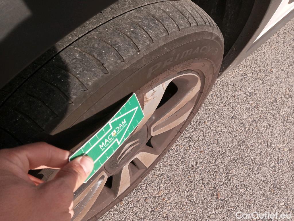  Citroen  C3 CITROEN  / 2016 / 5P / berlina con portón PureTech 60KW (82CV) FEEL (CX) #1