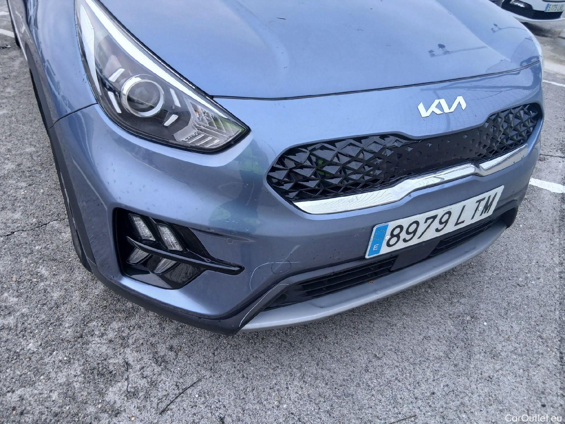  KIA  Niro KIA  / 2019 / 5P / crossover 1.6 GDi PHEV 104kW (141CV) Drive #14