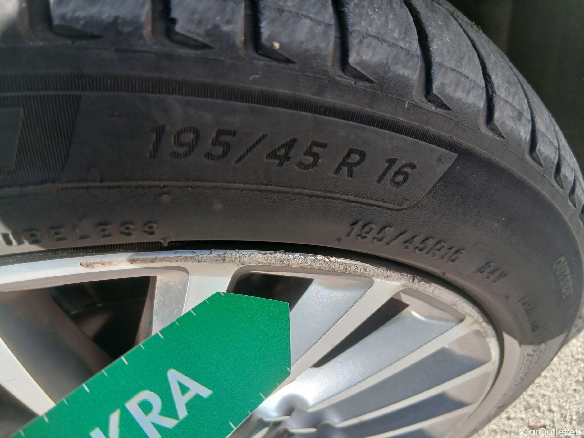  Fiat  500 FIAT  / 2015 / 3P / berlina con portón 1.2 8v 51kW (69CV) Mirror Fleet(SP) #8