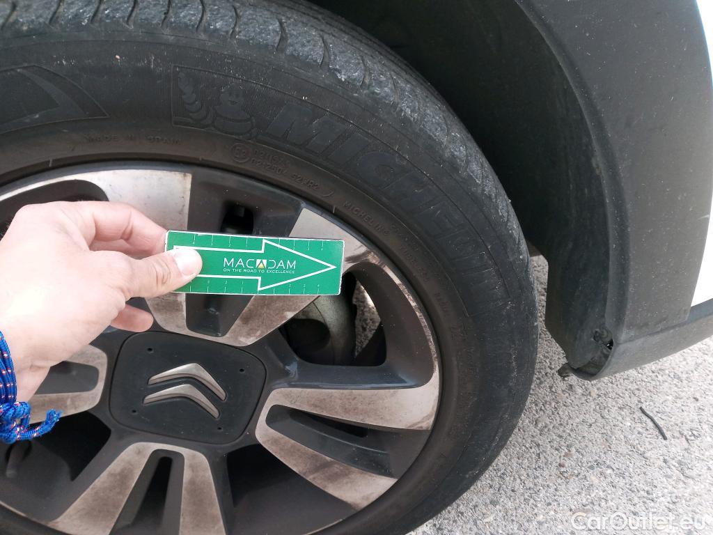  Citroen  C3 CITROEN  / 2016 / 5P / berlina con portón PureTech 60KW (82CV) FEEL (CX) #3