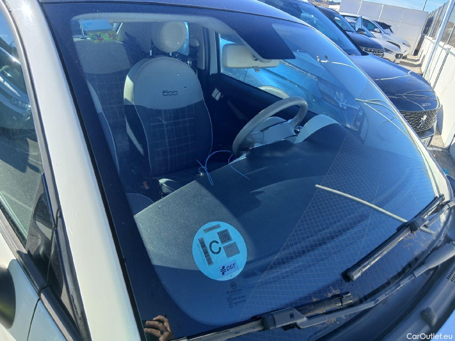  Fiat  500 FIAT  / 2015 / 3P / berlina con portón 1.2 8v 51kW (69CV) Mirror Fleet(SP) #11