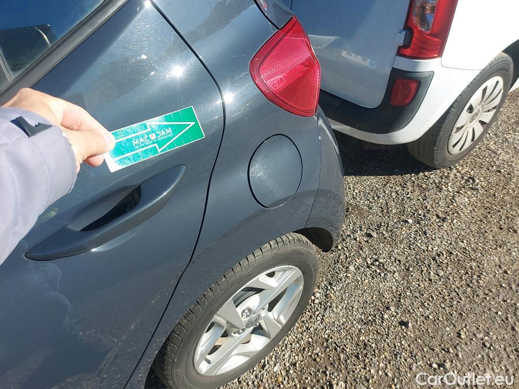  Hyundai  i10 HYUNDAI  / 2020 / 5P / berlina con portón 1.0 Klass #9