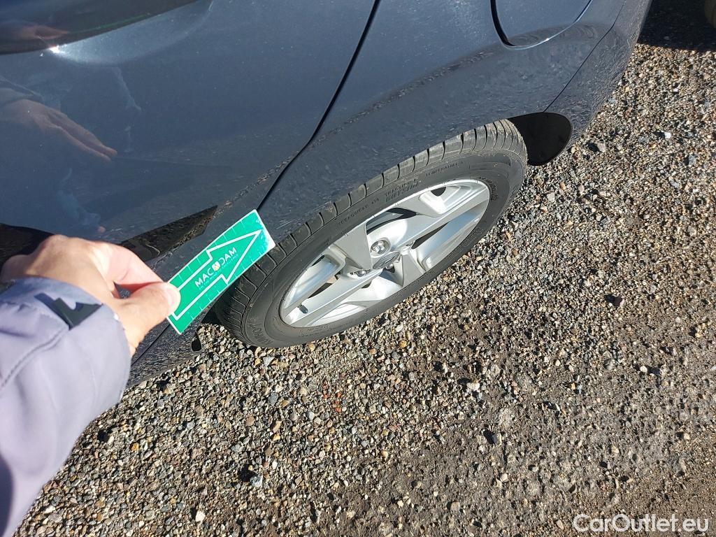  Hyundai  i10 HYUNDAI  / 2020 / 5P / berlina con portón 1.0 Klass #10