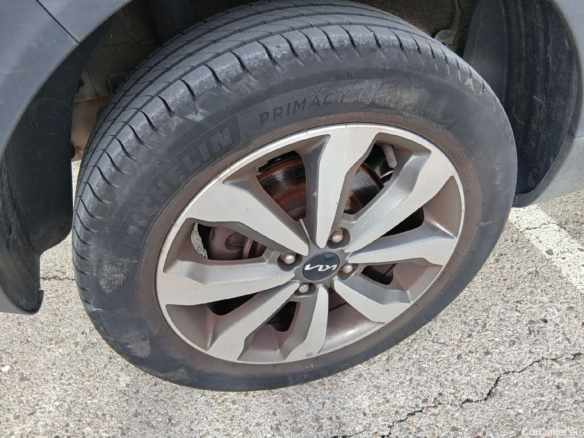  KIA  STONIC KIA  / 2017 / 5P / todoterreno 1.0 T-GDi 74kW (100CV) MHEV iMT Concept #3