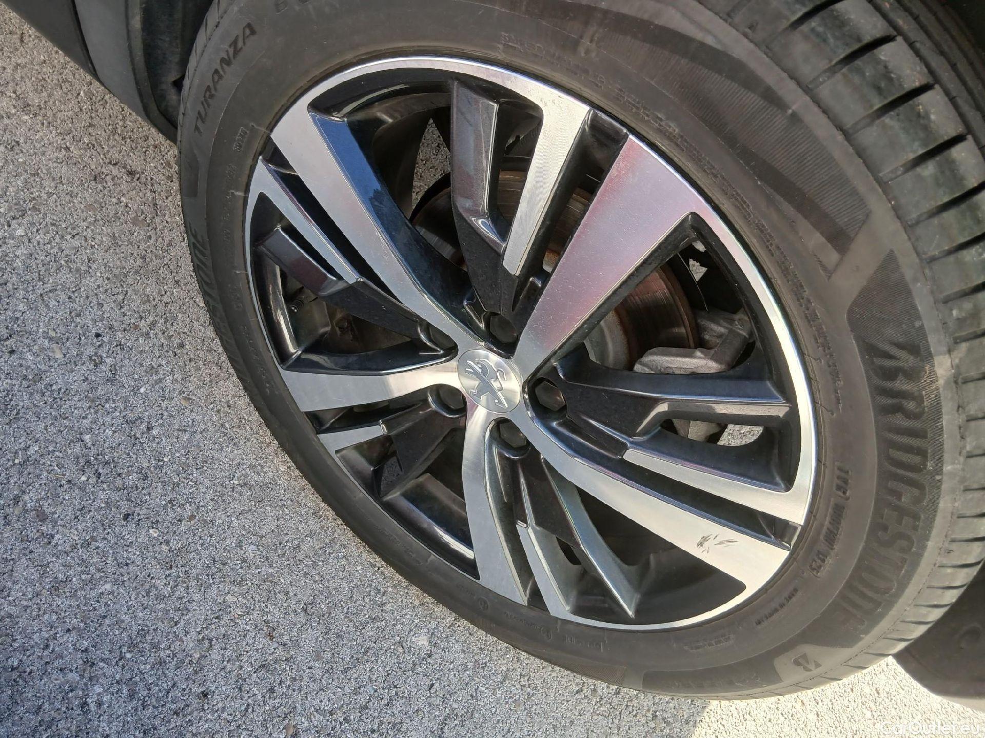  Peugeot  3008 PEUGEOT  Hybrid / 2016 / 5P / todoterreno 225 e-EAT8 Allure #4