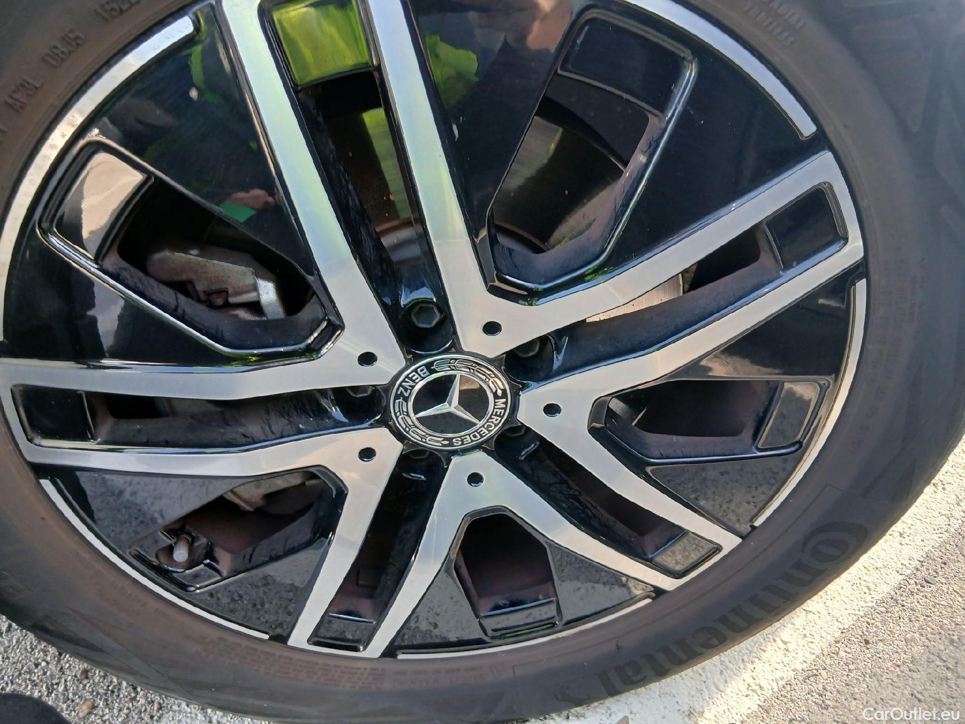  Mercedes  GLA MERCEDES-BENZ  / 2020 / 5P / todoterreno  250 e #3