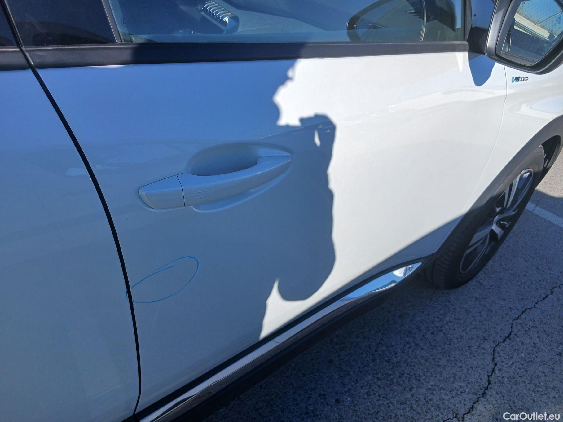  Peugeot  3008 PEUGEOT  Hybrid / 2016 / 5P / todoterreno 225 e-EAT8 Allure #37