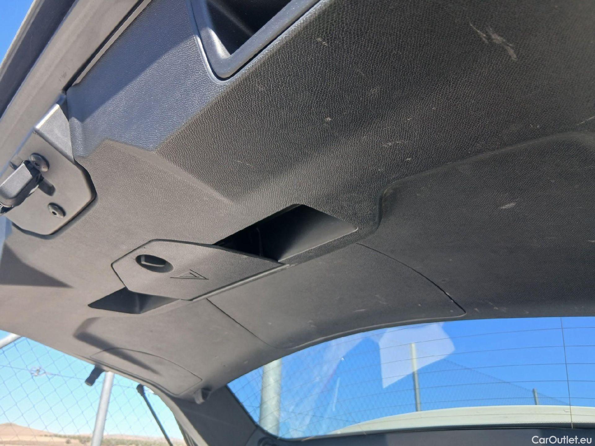  Peugeot  3008 PEUGEOT  Hybrid / 2016 / 5P / todoterreno 225 e-EAT8 Allure #7