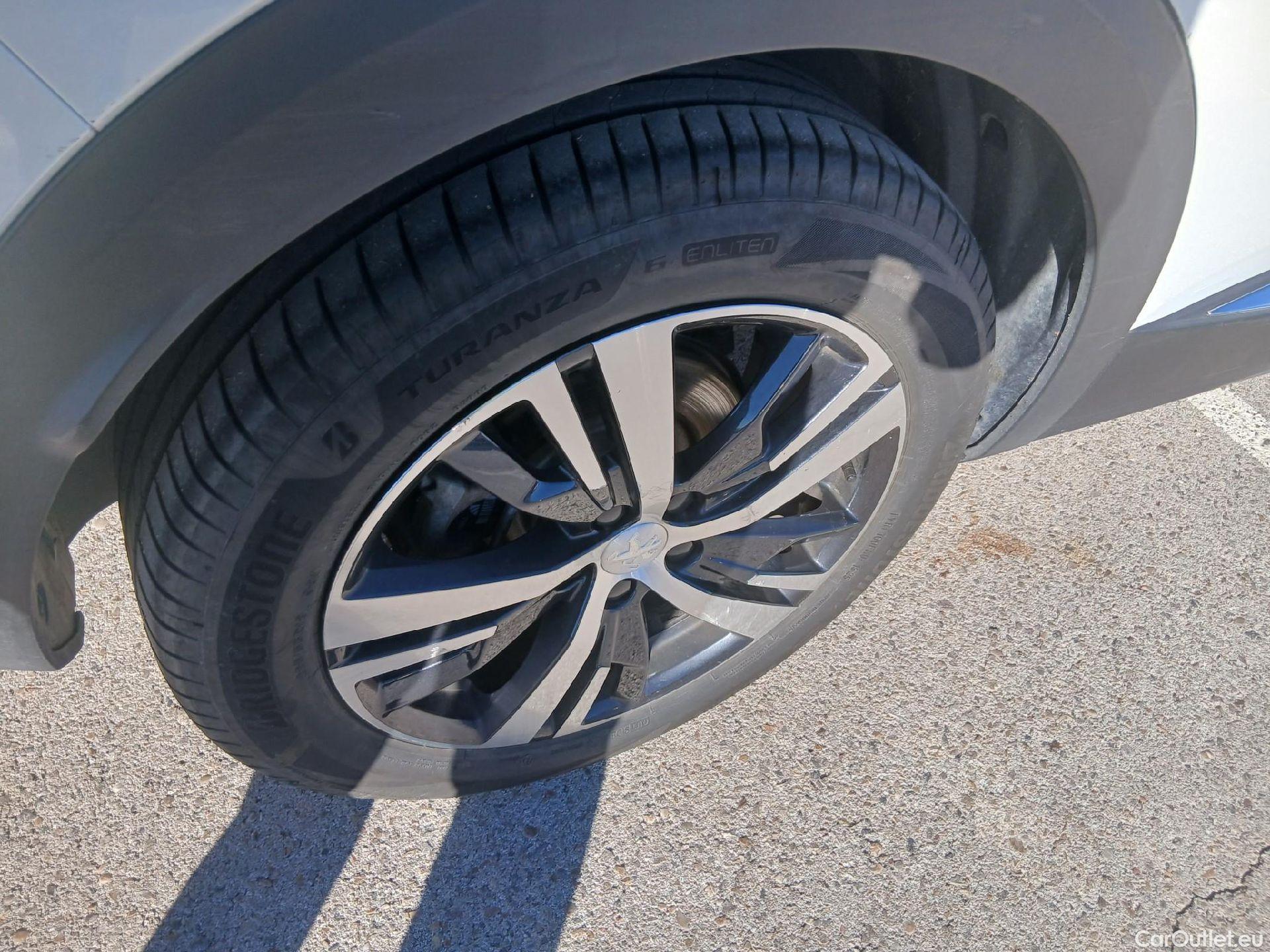  Peugeot  3008 PEUGEOT  Hybrid / 2016 / 5P / todoterreno 225 e-EAT8 Allure #9