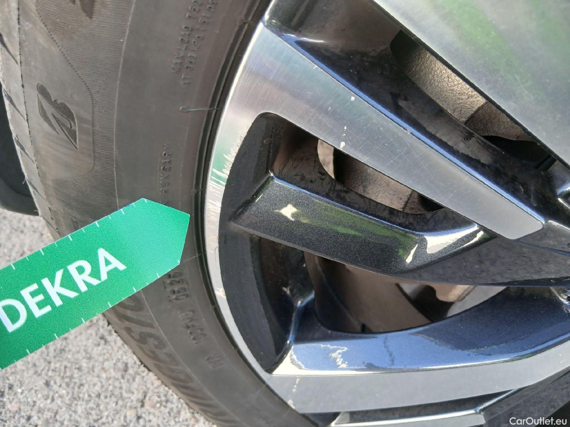  Peugeot  3008 PEUGEOT  Hybrid / 2016 / 5P / todoterreno 225 e-EAT8 Allure #2