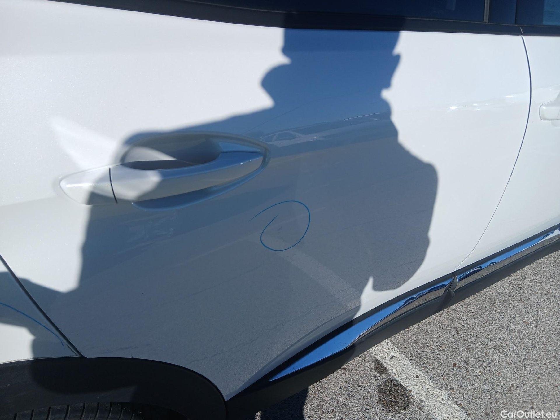  Peugeot  3008 PEUGEOT  Hybrid / 2016 / 5P / todoterreno 225 e-EAT8 Allure #28