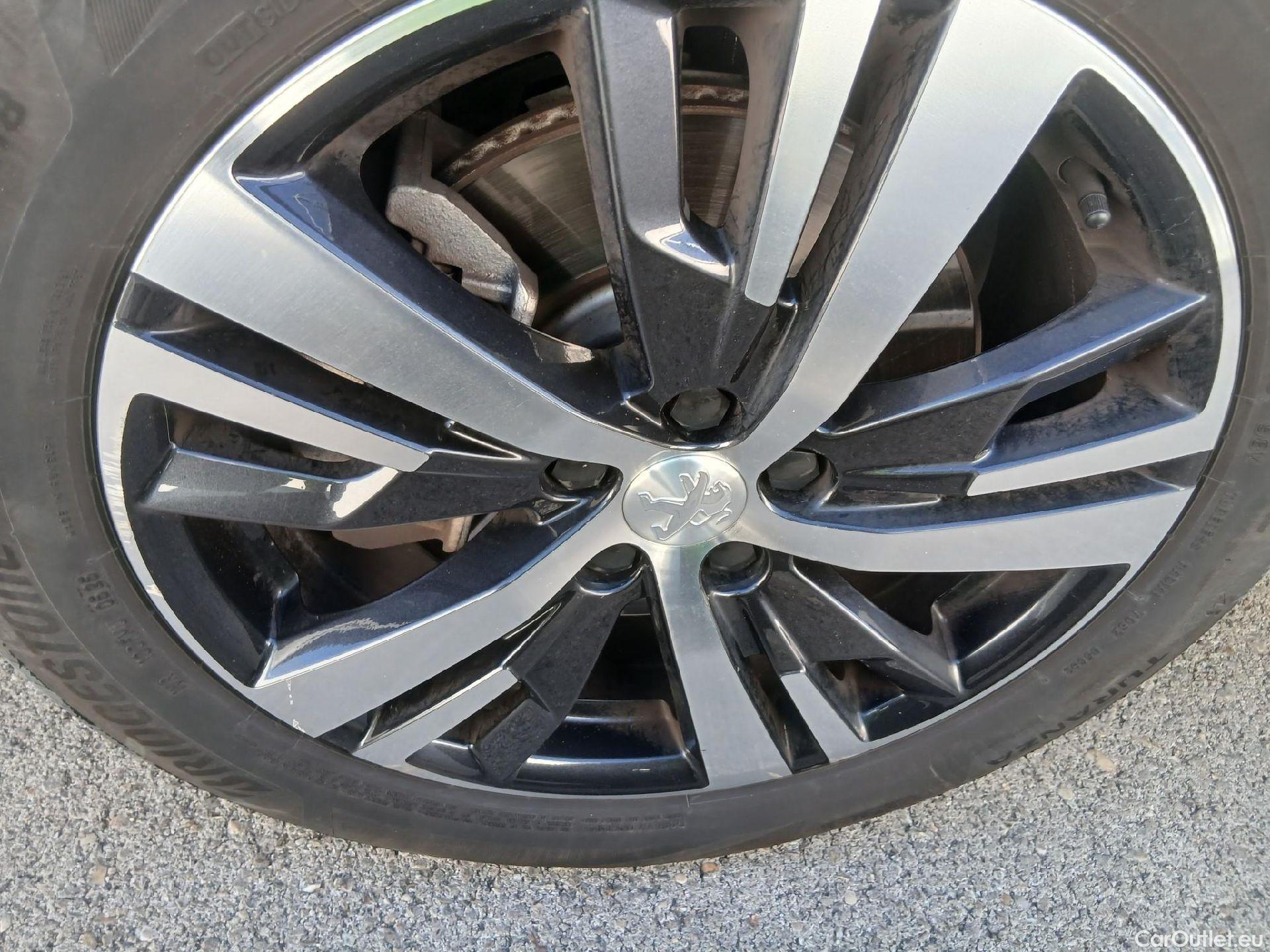  Peugeot  3008 PEUGEOT  Hybrid / 2016 / 5P / todoterreno 225 e-EAT8 Allure #3