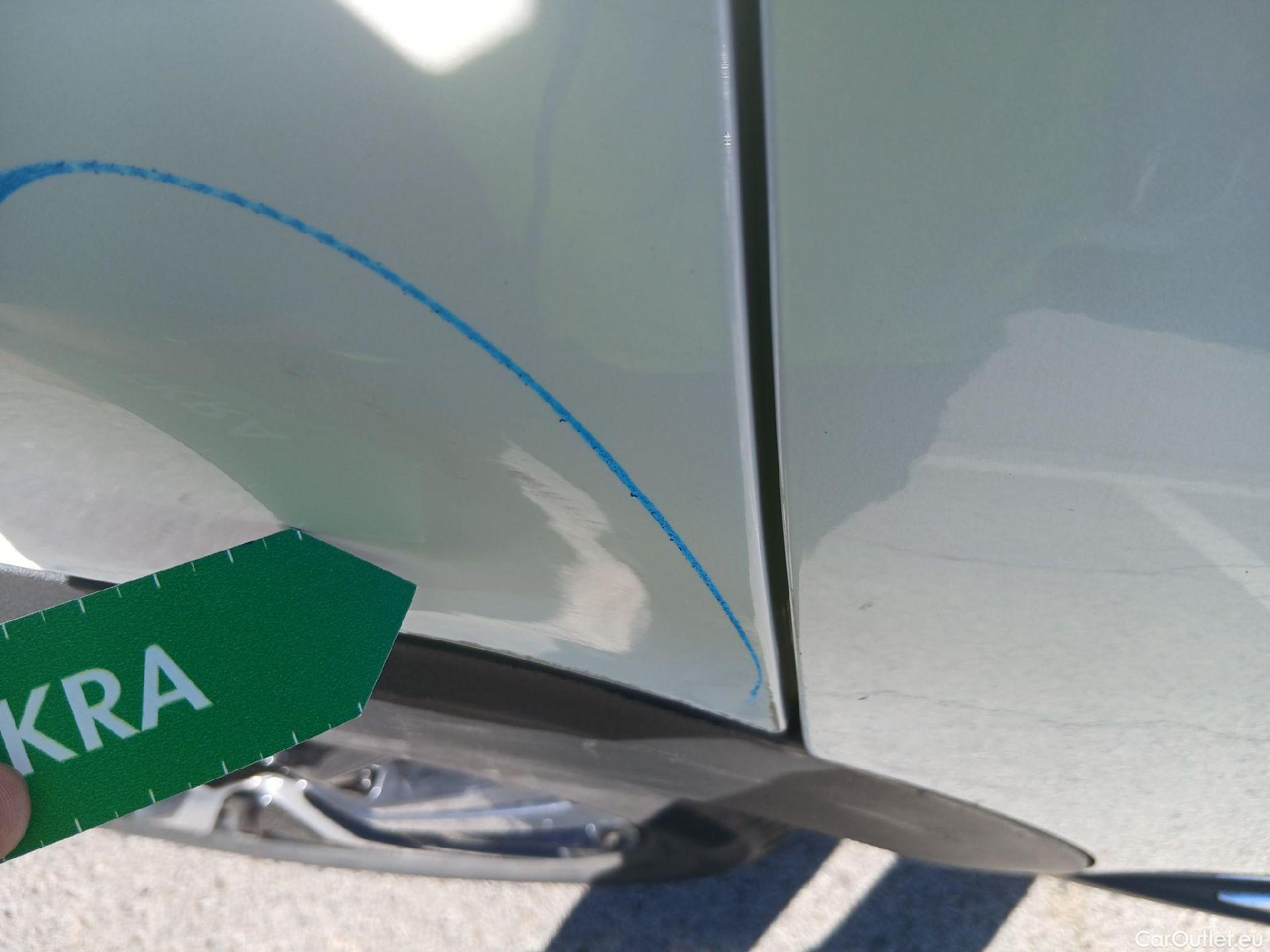  Peugeot  3008 PEUGEOT  Hybrid / 2016 / 5P / todoterreno 225 e-EAT8 Allure #24