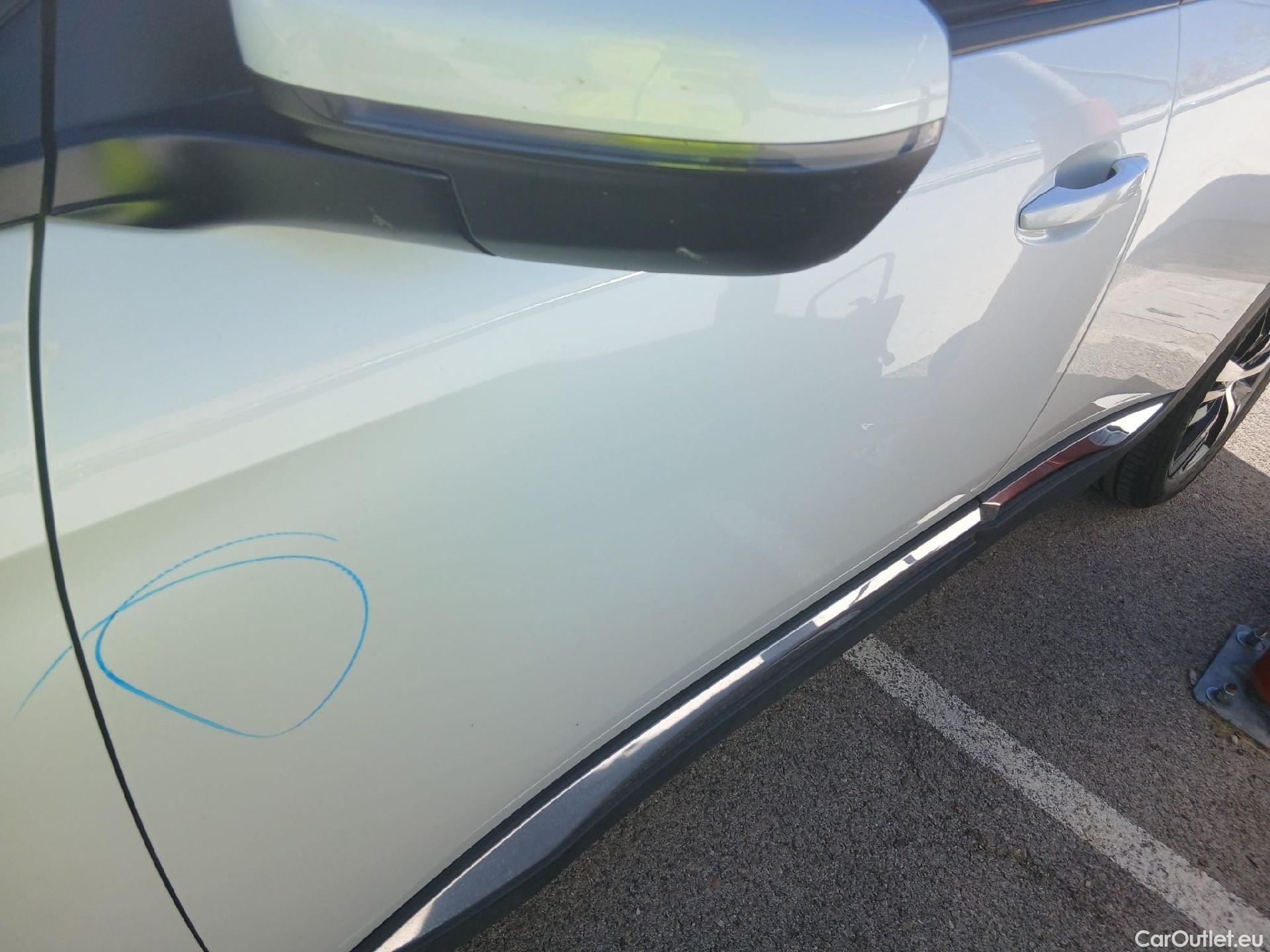  Peugeot  3008 PEUGEOT  Hybrid / 2016 / 5P / todoterreno 225 e-EAT8 Allure #19