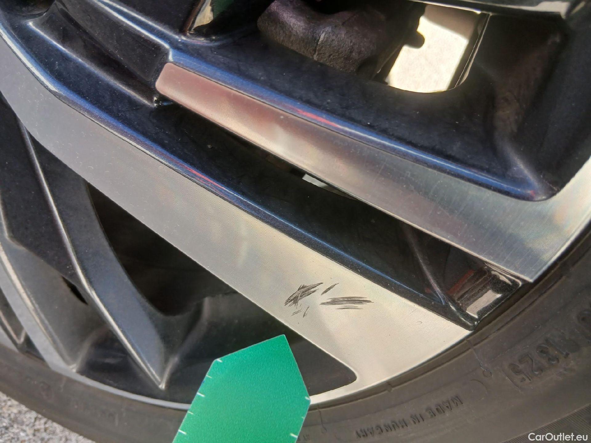  Peugeot  3008 PEUGEOT  Hybrid / 2016 / 5P / todoterreno 225 e-EAT8 Allure #5