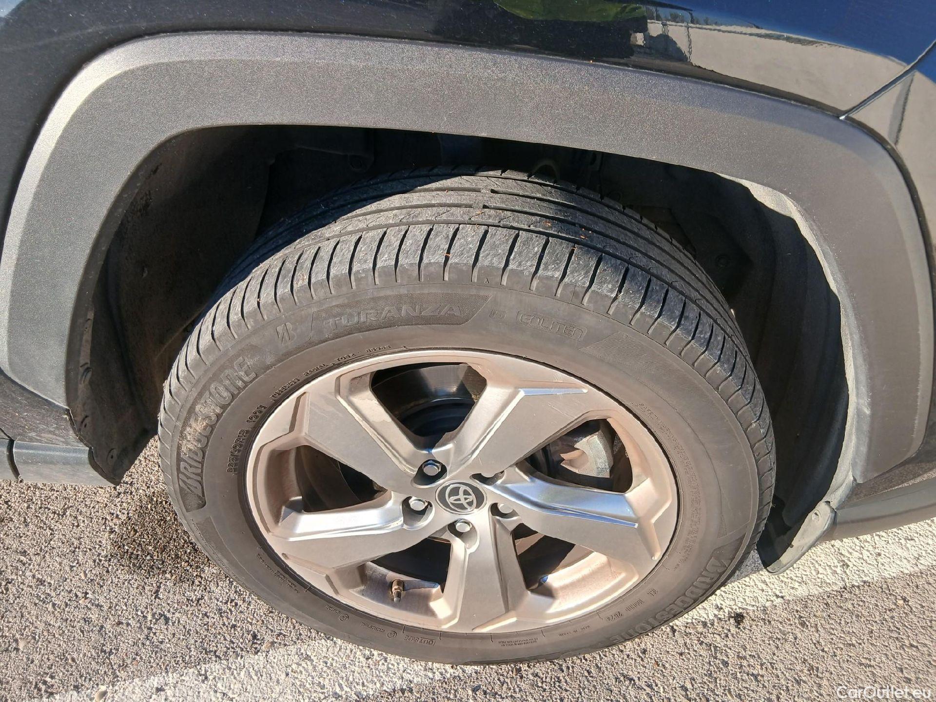  Toyota  RAV4 TOYOTA  / 2018 / 5P / todoterreno 2.5l 220H Advance #11