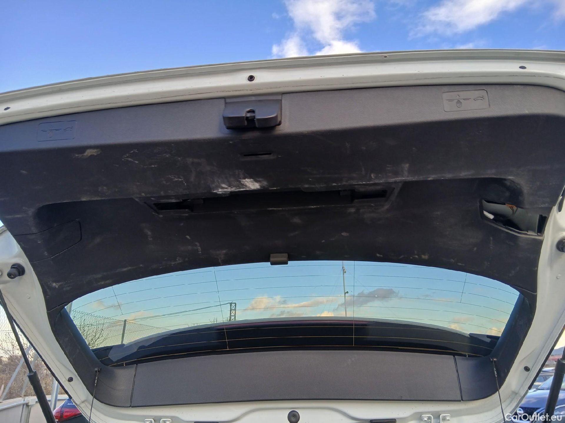  Volkswagen  Golf  VOLKSWAGEN / 2020 / 5P / berlina con portón Life 1.0 eTSI 81kW (110CV) DSG #19