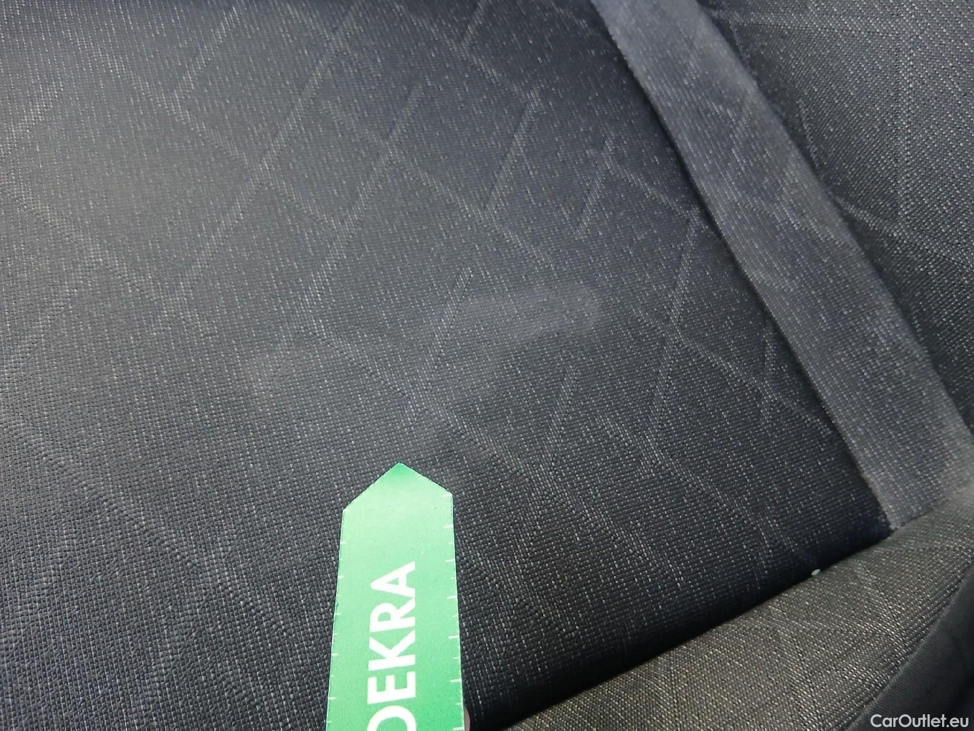  Volkswagen  Golf  VOLKSWAGEN / 2020 / 5P / berlina con portón Life 1.0 eTSI 81kW (110CV) DSG #37