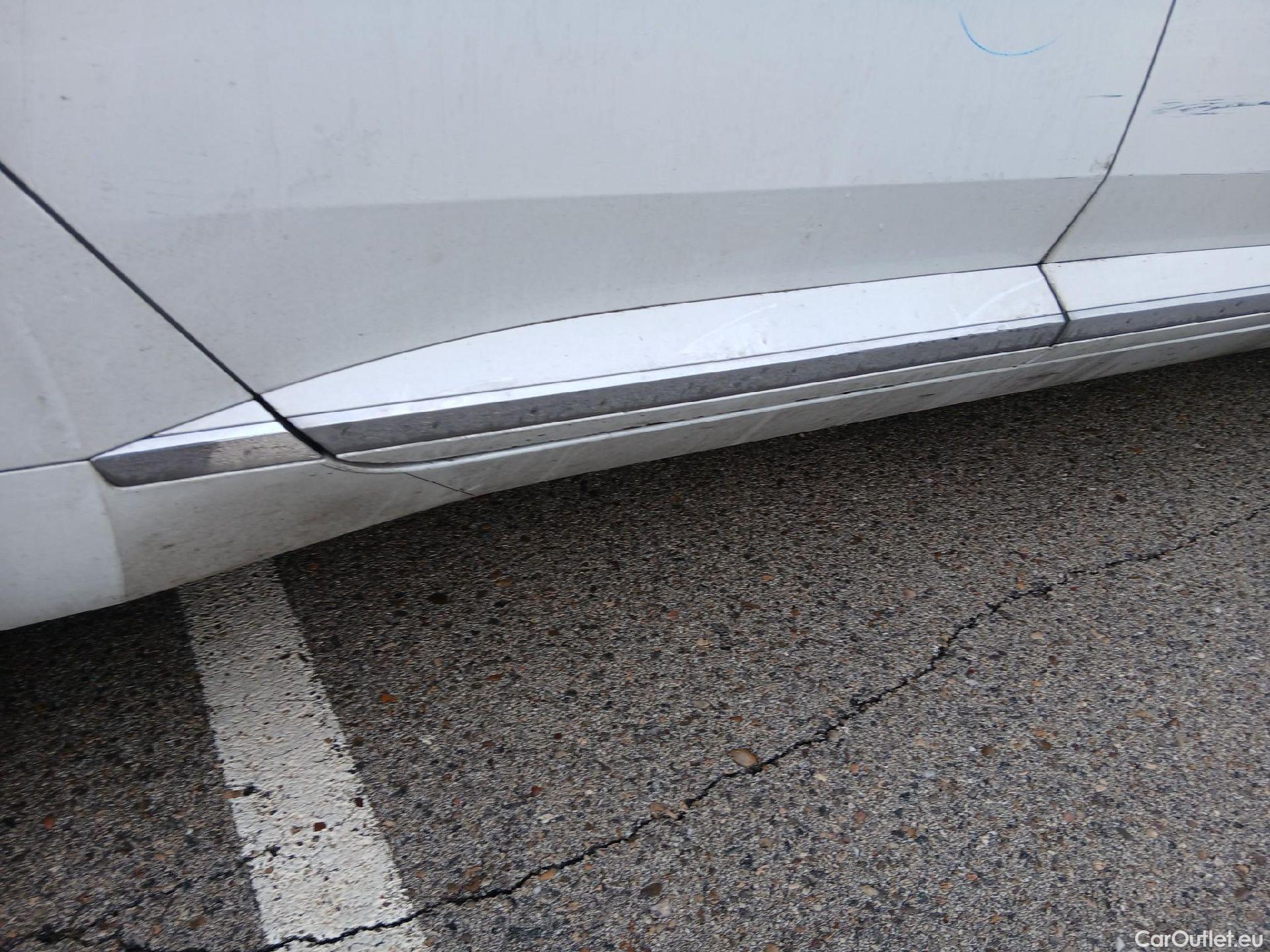  Volkswagen  Arteon VOLKSWAGEN  / 2020 / 5P / berlina con portón R-Line 2.0 TDI 147kW (200CV) DSG #54