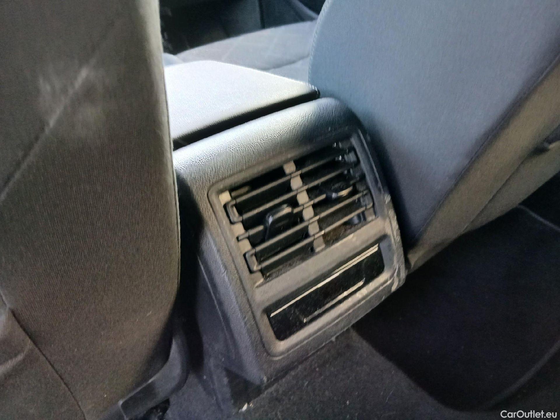  Volkswagen  Golf  VOLKSWAGEN / 2020 / 5P / berlina con portón Life 1.0 eTSI 81kW (110CV) DSG #15