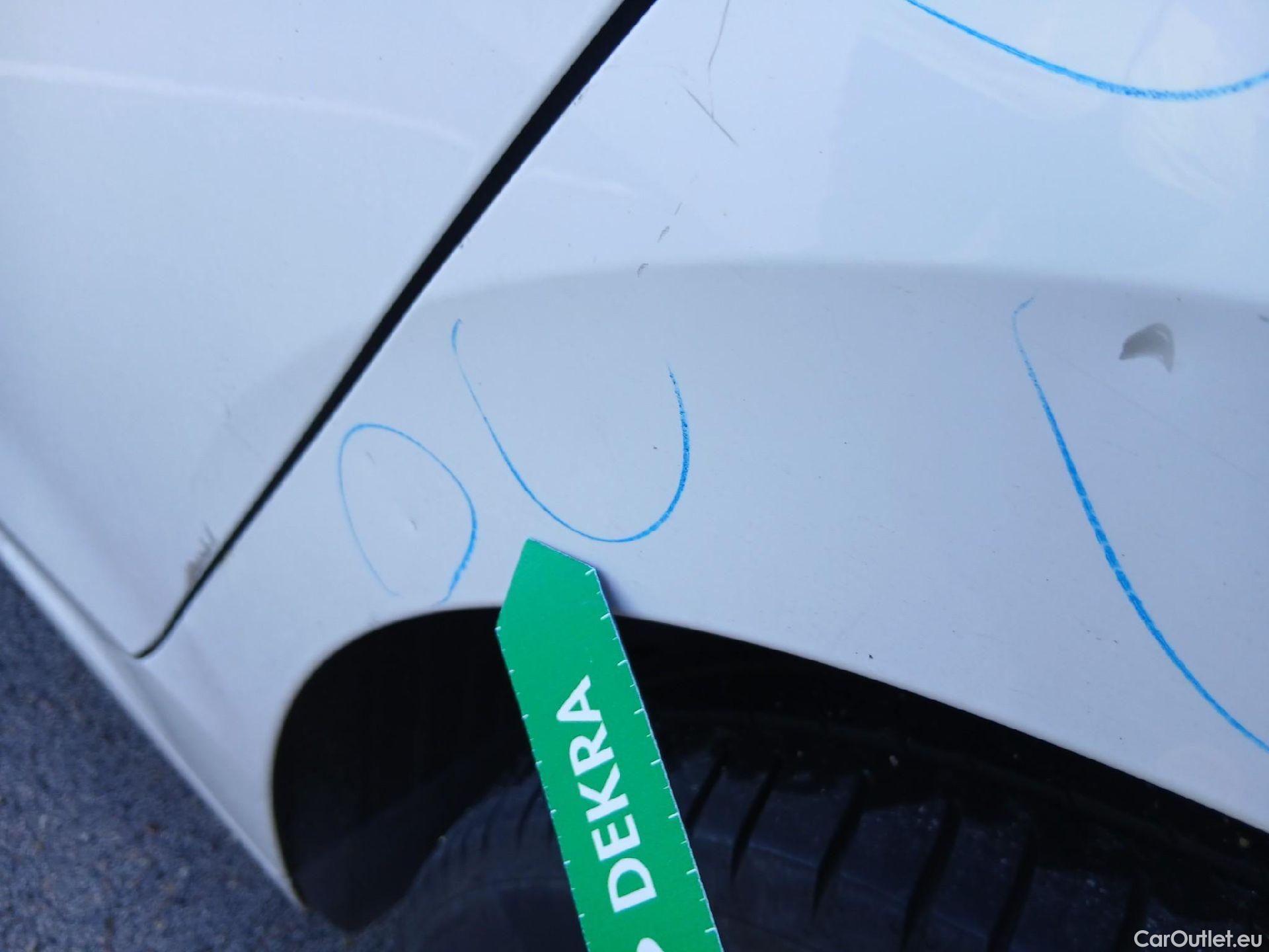  Volkswagen  Golf  VOLKSWAGEN / 2020 / 5P / berlina con portón Life 1.0 eTSI 81kW (110CV) DSG #9