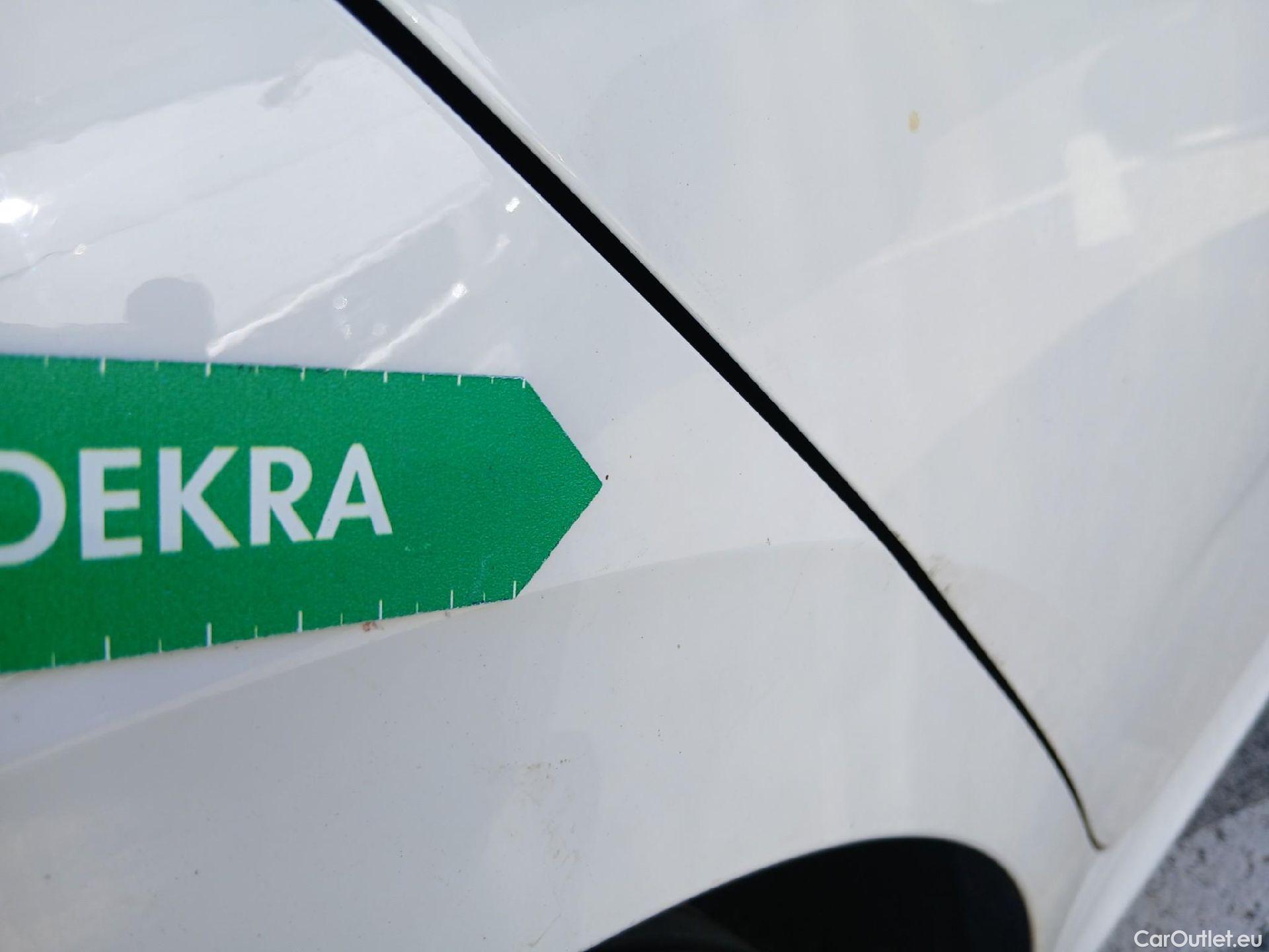  Skoda  KAMIQ SKODA  1.0 TSI 81kW (110CV) DSG Ambition (CX) #34