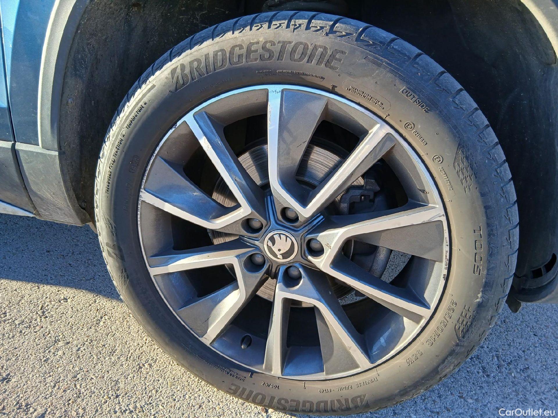  Skoda  Karoq SKODA  / 2017 / 5P / todoterreno 2.0 TDI 110kW (150CV) DSG 4X4 Scout #37