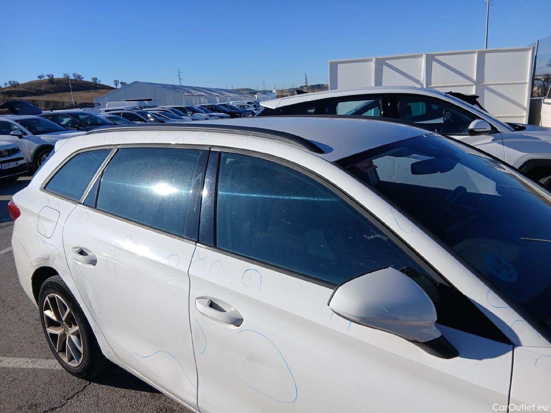  Seat  Leon SEAT Nuevo León / 2020 / 5P / familiar SP 1.5 TSI 96kW S&S Style Go(SP) #56