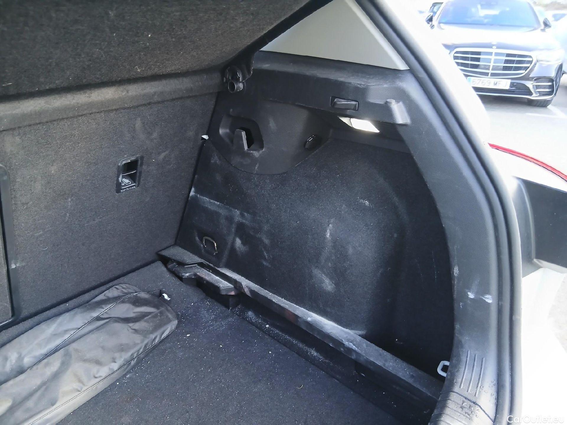  Volkswagen  Golf  VOLKSWAGEN / 2020 / 5P / berlina con portón Life 1.0 eTSI 81kW (110CV) DSG #23