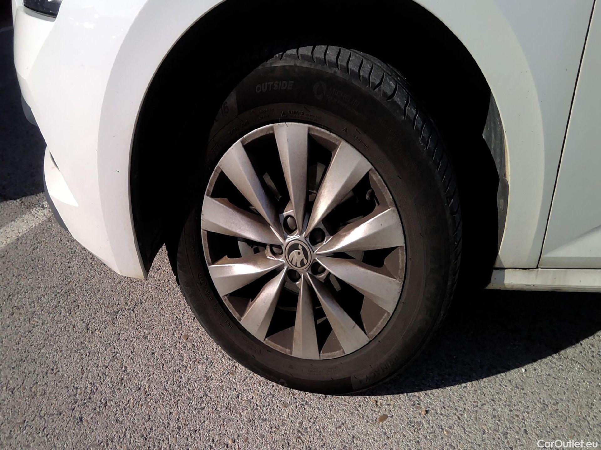  Skoda  KAMIQ SKODA  1.0 TSI 81kW (110CV) DSG Ambition (CX) #15