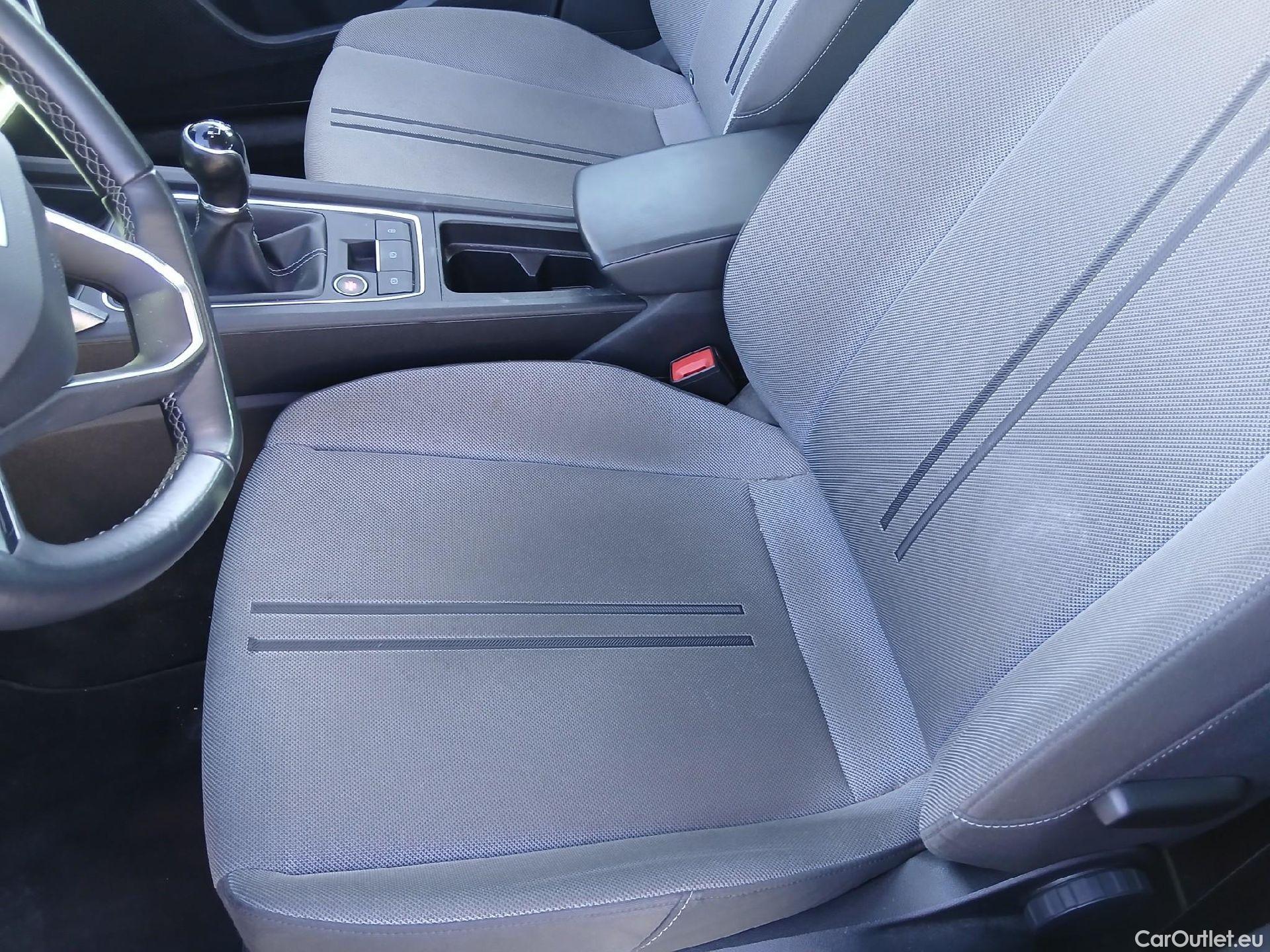  Seat  Leon SEAT Nuevo León / 2020 / 5P / familiar SP 1.5 TSI 96kW S&S Style Go(SP) #61