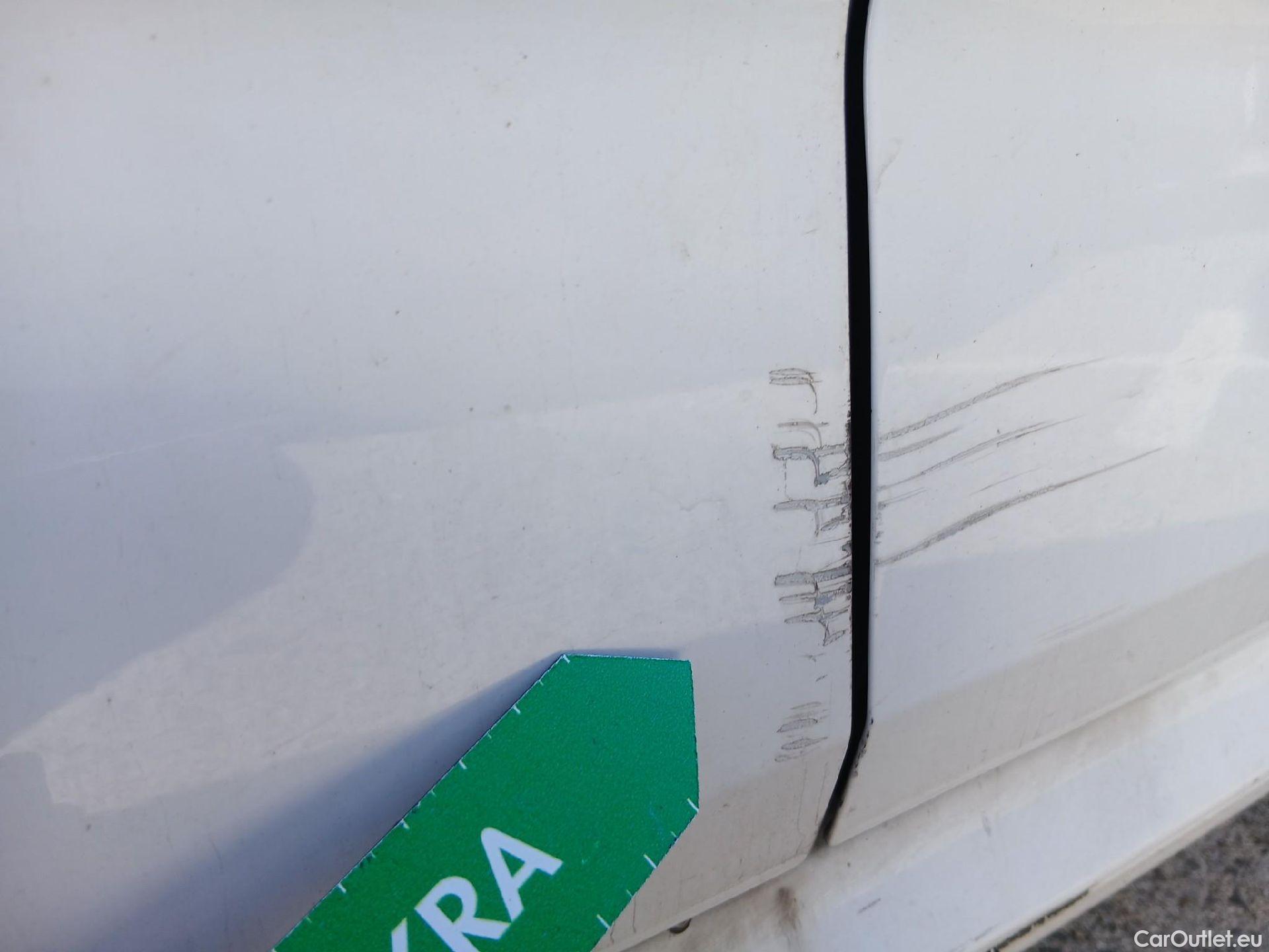  Skoda  KAMIQ SKODA  1.0 TSI 81kW (110CV) DSG Ambition (CX) #35