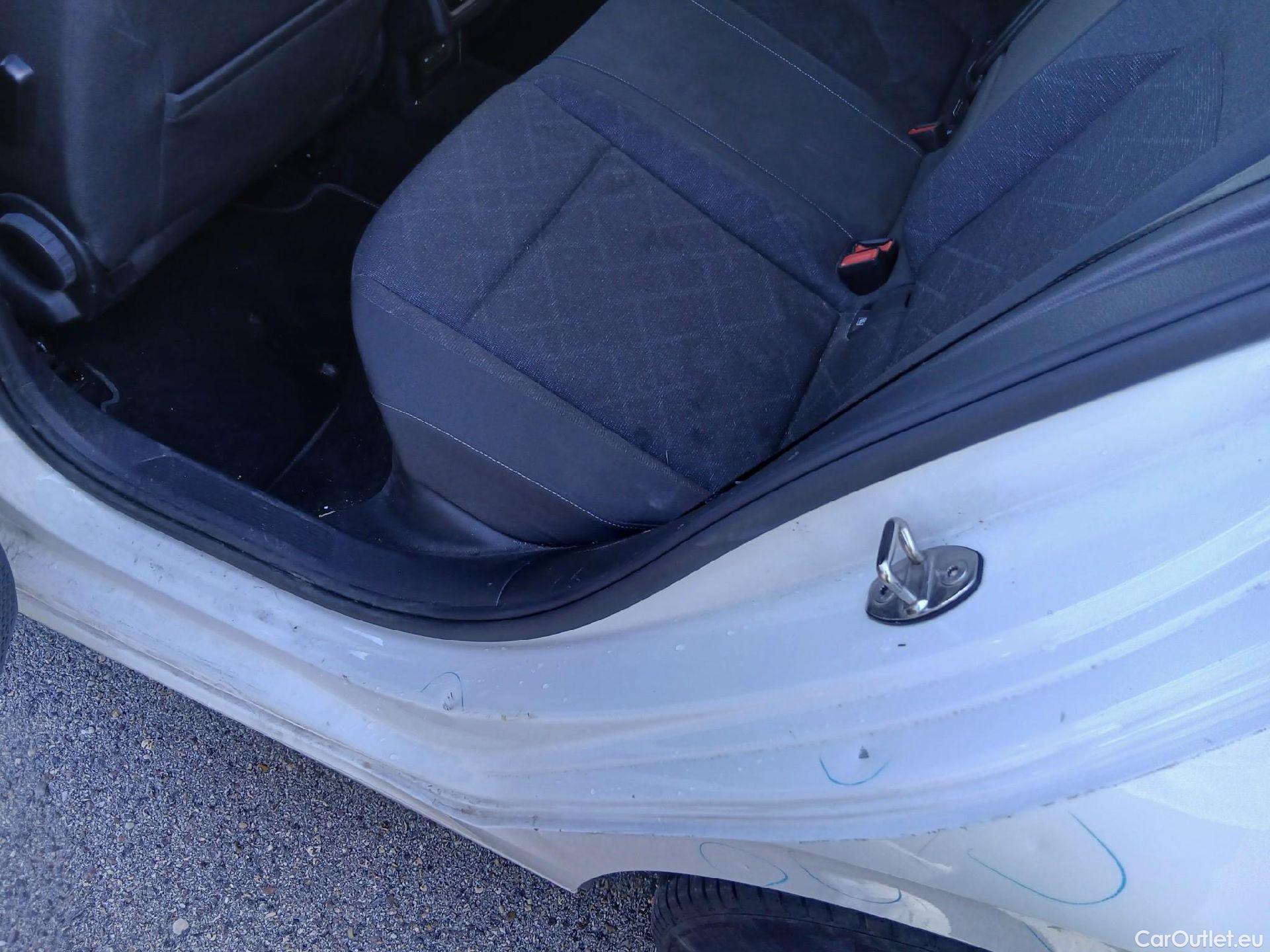  Volkswagen  Golf  VOLKSWAGEN / 2020 / 5P / berlina con portón Life 1.0 eTSI 81kW (110CV) DSG #10